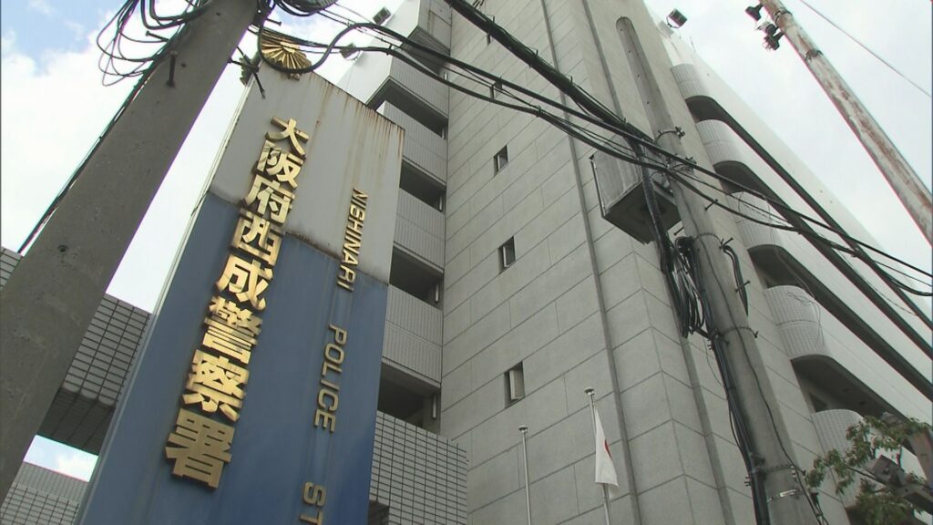 【大阪】集合住宅で50代とみられる女性が死亡　首や背中に複数の刺し傷　西成